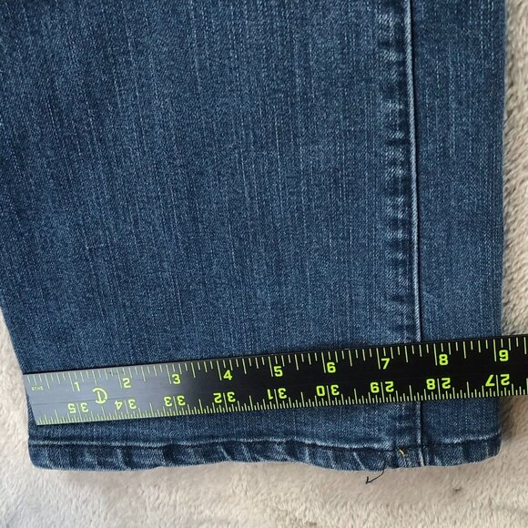 Vintage Lee Womens Jeans Size 32 Measured Blue Denim Bootcut Leg Classic Casual - Picture 7 of 12